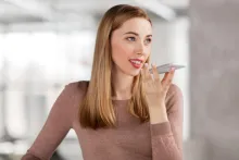 از چند میکروفون تا هوش مصنوعی؛ گوشی چگونه صدای شما را از نویز جدا می‌کند؟