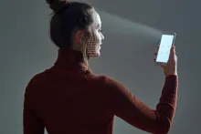 Face ID آیفون در برابر تشخیص چهره اندروید؛ تفاوت امنیت این دو فناوری چیست؟