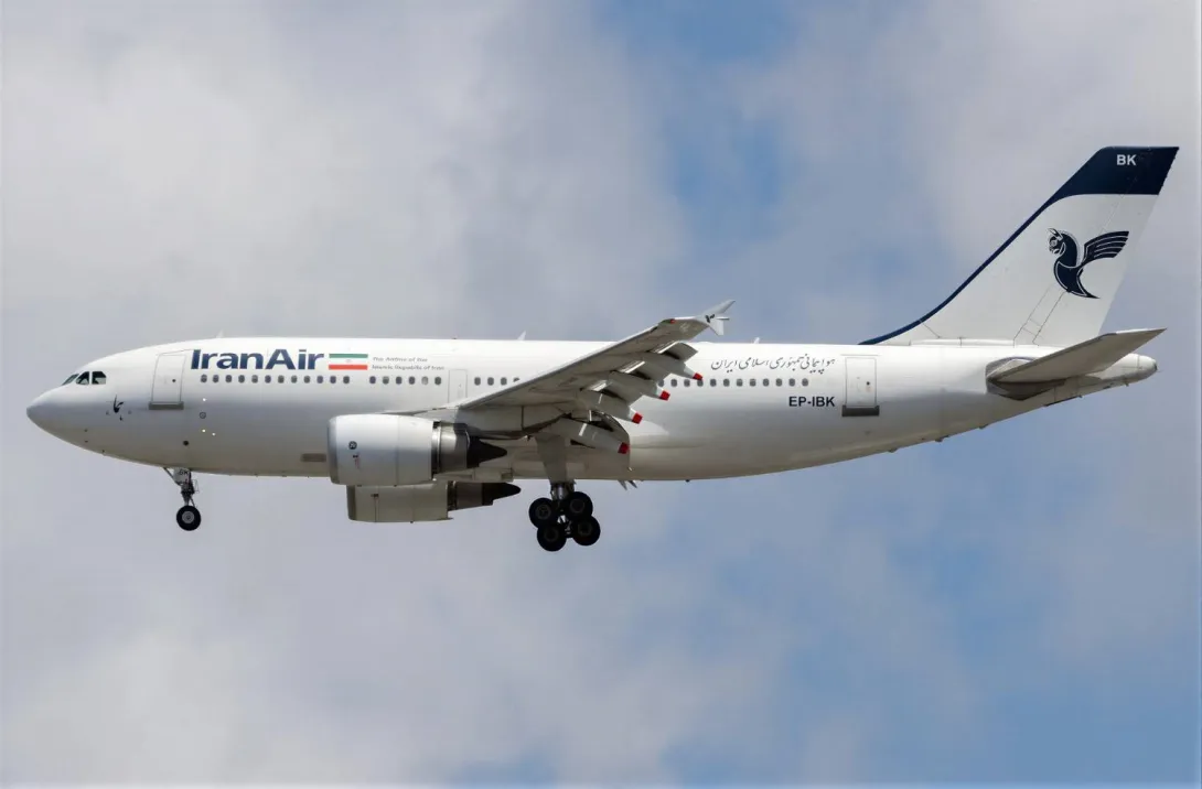 ورود هواپیمای پهن‌پیکر ایرباس A310 ایران‌ایر به فرودگاه بین‌المللی کیش در مسیر کیش- مشهد-کیش